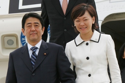 Bà Akie Abe thẳng thắn phản đối nhiều chính sách của chồng 
