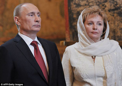 Tổng thống Nga Vladimir Putin và cựu Đệ nhất phu nhân Lyudmila Putina xuất hiện cùng nhau hồi tháng 5.2012