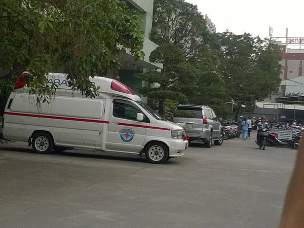 2 chiếc xe cấp cứu này đã rời bệnh viện Đà Nẵng