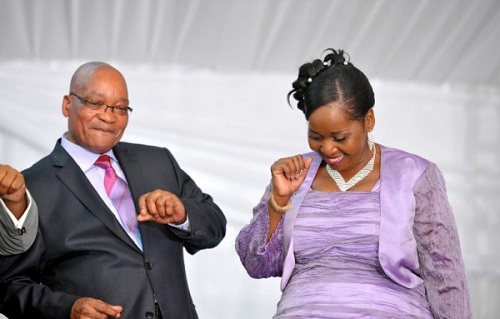 Tổng thống Jacob nhảy cùng vợ thứ tư, bà Bongekile Ngema trong ngày cưới