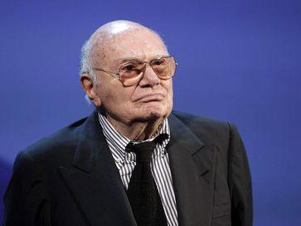 Đạo diễn Francesco Rosi trong lễ trao giải Liên hoan phim Venice lần thứ 69 năm 2012 - Ảnh: Reuters