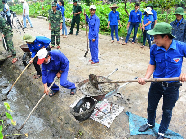 Áo xanh tình nguyện của đoàn viên Quảng Nam ở những nơi gian khó 