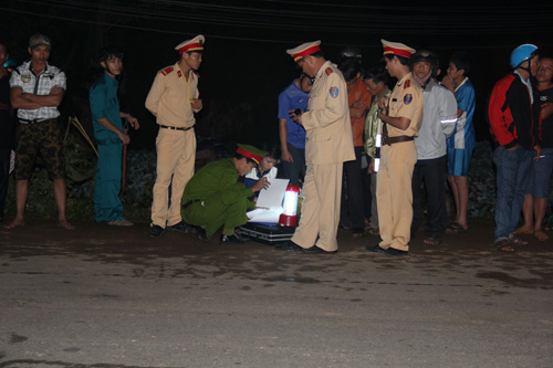 Lực lượng Công an huyện Tư Nghĩa điều tra nguyên nhân vụ tai nạn