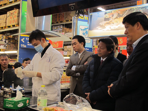 Kiểm tra an toàn vệ sinh thực phẩm tết tại siêu thị Metro, Hà Nội 