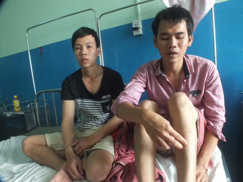 Trình (trái) và Hải tại Bệnh viện đa khoa khu vực Hóc Môn sáng 6.2 