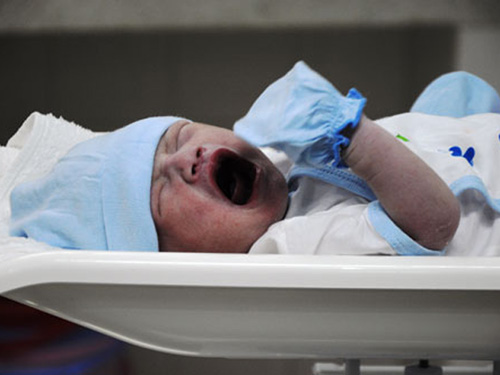 Nguyễn Minh Đức – em bé tuổi Ất Mùi đầu tiên ra đời tại bệnh viện Từ Dũ