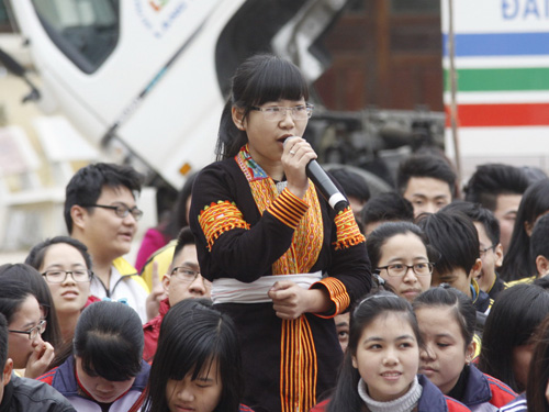 Học sinh tỉnh Lạng Sơn đặt nhiều câu hỏi về quy chế tuyển sinh trong chương trình Tư vấn mùa thi do Báo Thanh Niên tổ chức tại tỉnh này chiều qua 