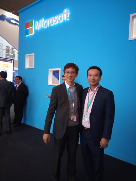 Ông Đoàn Hồng Việt (phải) đã có buổi gặp mặt thân mật cùng với đại diện cấp cao của Microsoft 
