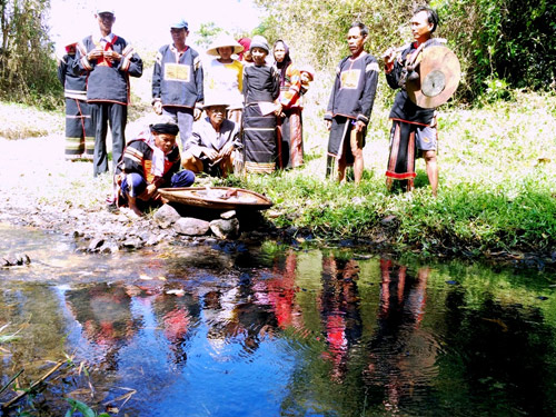 Lễ cúng bến nước của người Êđê ở Ninh Tây 
