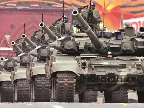 Xe tăng của Nga trong một lễ diễu binh - Ảnh: AFP