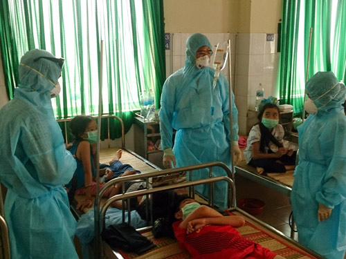Các học sinh bị cúm A/H1N1 được điều trị cách ly tại TTYT huyện Đạ Tẻh