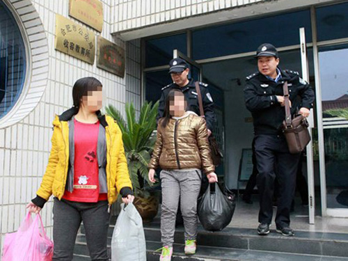 Hai cô gái Việt được đưa về nước sau khi bị bán làm vợ ở Trung Quốc 