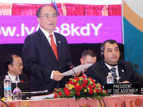 Chủ tịch Quốc hội VN Nguyễn Sinh Hùng