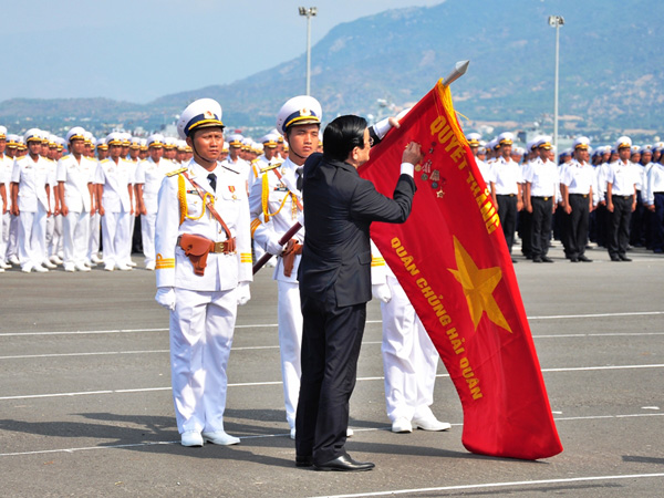 Chủ tịch nước Trương Tấn Sang trao tặng danh hiệu Anh hùng lực lượng vũ trang nhân dân cho Quân chủng Hải quân  