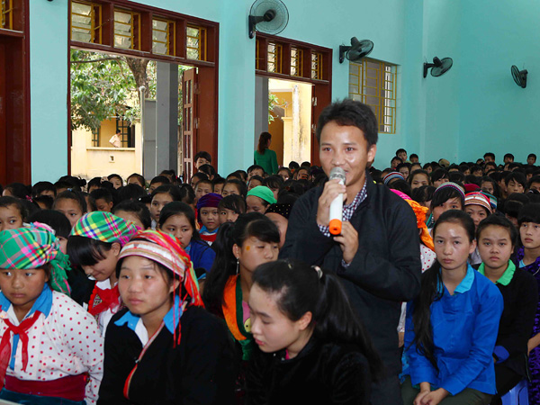 Học sinh tỉnh Hà Giang đặt câu hỏi với Bộ trưởng Bộ GD-ĐT về kỳ thi THPT quốc gia 