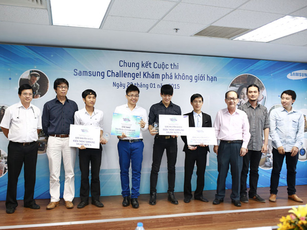 Thành viên Ban Giám Khảo và các Thí sinh Chung kết Samsung Challenge