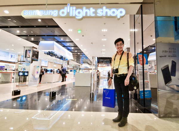 Minh Chính tại D’light Shop
