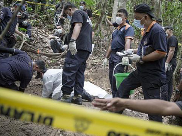 Cảnh sát đang điều tra hố chôn người tập thể ở Malaysia. 
