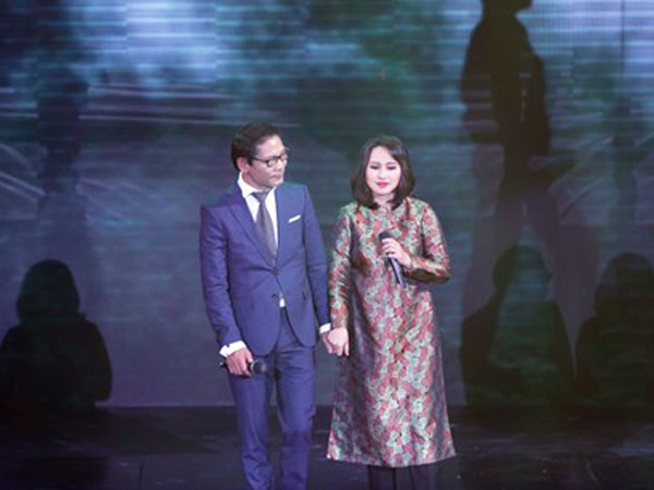 NSƯT Đức Long và nữ ca sĩ Khánh Linh lần đầu tiên song ca ca khúc Anh ở đầu sông, em cuối sông của nhạc sĩ Phan Huỳnh Điểu