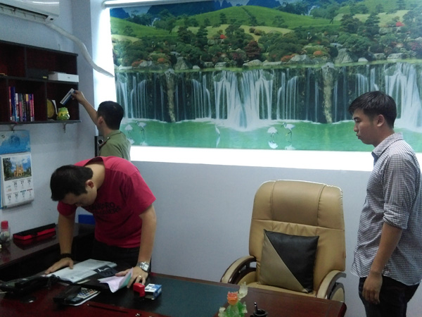 Cảnh khám xét văn phòng của BBG trên đường Cao Thắng (Q.3) 