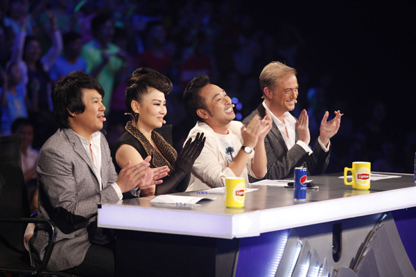  Bốn giám khảo trong Gala 7: Thanh Bùi, Thu Minh, Nguyễn Quang Dũng, Mark Walton. 