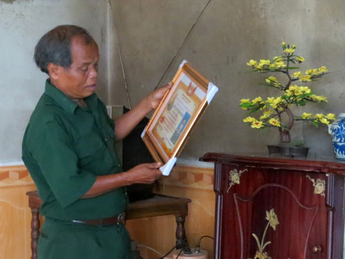 Ông Hồ Văn Ninh, Chủ tịch Hội Nạn nhân chất độc da cam xã A Ngo (H.A Lưới, Thừa Thiên-Huế), bức xúc phản ánh sự việc 