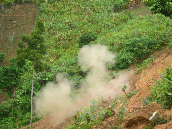 Kích nổ mìn đánh sập các hầm khai thác vàng tại huyện miền núi Tây Trà (Quảng Ngãi)