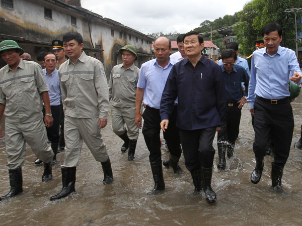 Chủ tịch nước Trương Tấn Sang kiểm tra tình hình khắc phục hậu quả mưa lũ tại Công ty than Mông Dương