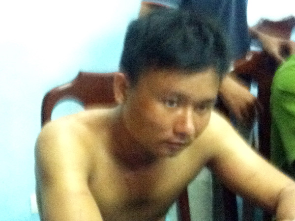 Nghi phạm Nguyễn Văn Nghĩa sau khi bị bắt 