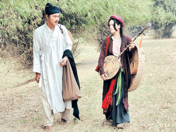 Quách Ngọc Ngoan (trái) vai thi hào Nguyễn Du trong tác phẩm điện ảnh Long Thành cầm giả ca 