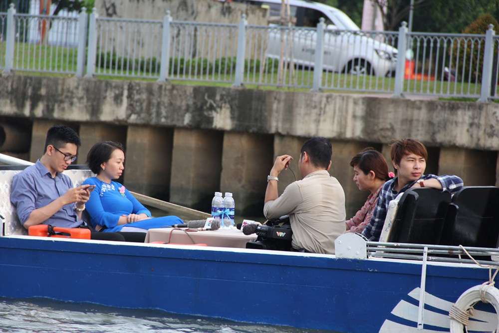 Khách tham quan kênh Nhiêu Lộc – Thị Nghè có thể thư thả thoải mái bên dưới dòng kênh