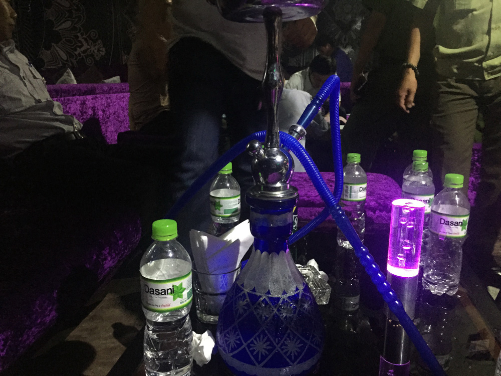 Dụng cụ dùng hút thuốc shisha tại nhà hàng Pandora Sky Lounge