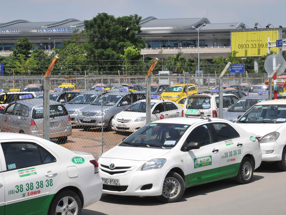Hoạt động taxi khu vực sân bay Tân Sơn Nhất đang quá tải 