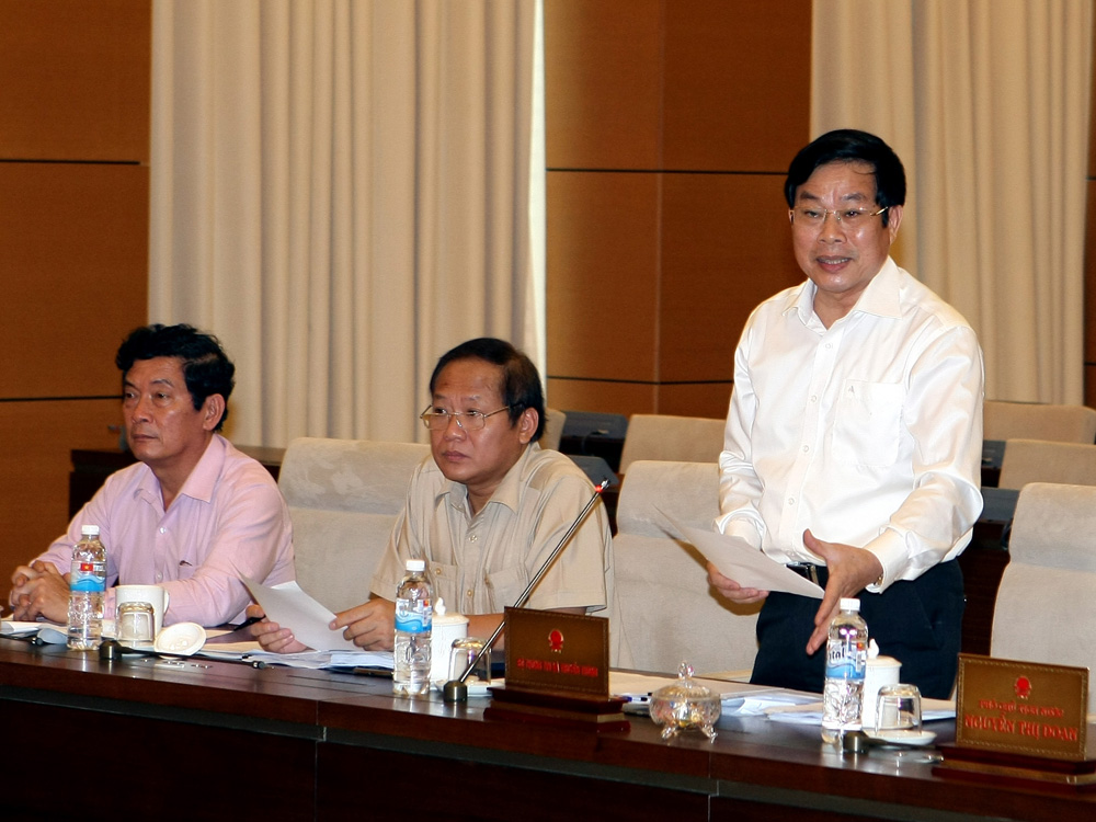 Bộ trưởng Bộ Thông tin - Truyền thông Nguyễn Bắc Son giải thích thêm về dự án luật