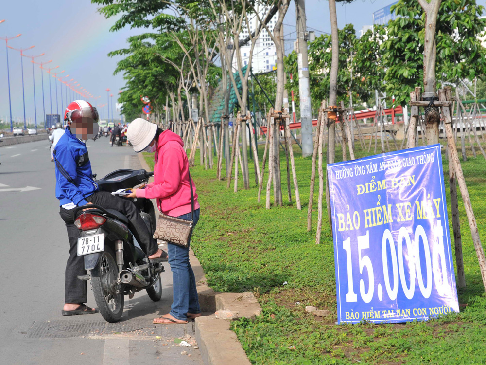 Mua bán bảo hiểm xe máy trên xa lộ Hà Nội (TP.HCM)