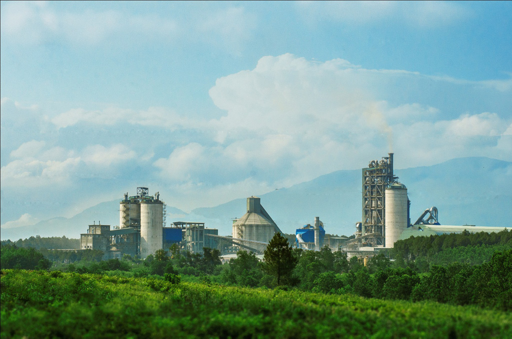 Toàn cảnh nhà máy xi măng Đồng Lâm