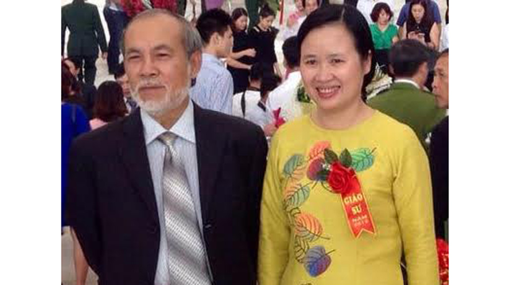 GS Nguyễn Tự Cường và GS Lê Thị Thanh Nhàn trong lễ công bố quyết định và trao chứng nhận đạt tiêu chuẩn giáo sư, phó giáo sư do Hội đồng chức danh giáo sư nhà nước tổ chức.