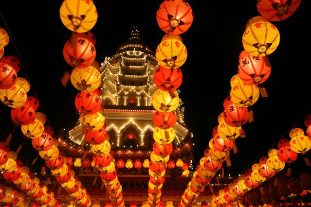 Đêm lung linh ánh sáng trong lễ hội đầu năm tại Chùa Kek Lok si