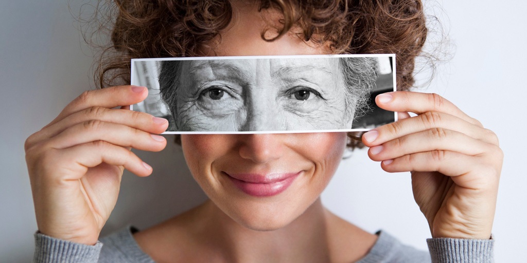 Biểu hiện của lão hóa mắt thường gặp ở người già nhưng có thể đã xuất hiện âm thầm trước đó hàng chục năm.