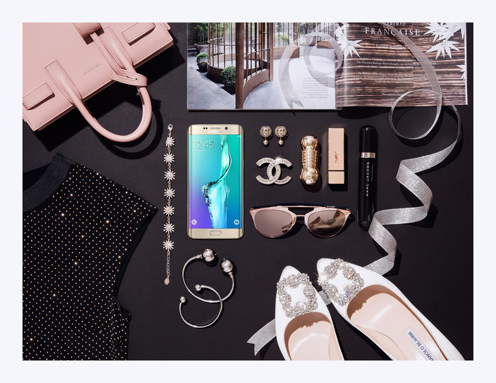 Một phụ kiện công nghệ sành điệu như Galaxy S6 edge+ sẽ tạo điểm nhấn độc đáo cho set đồ mùa lễ hội của bạn