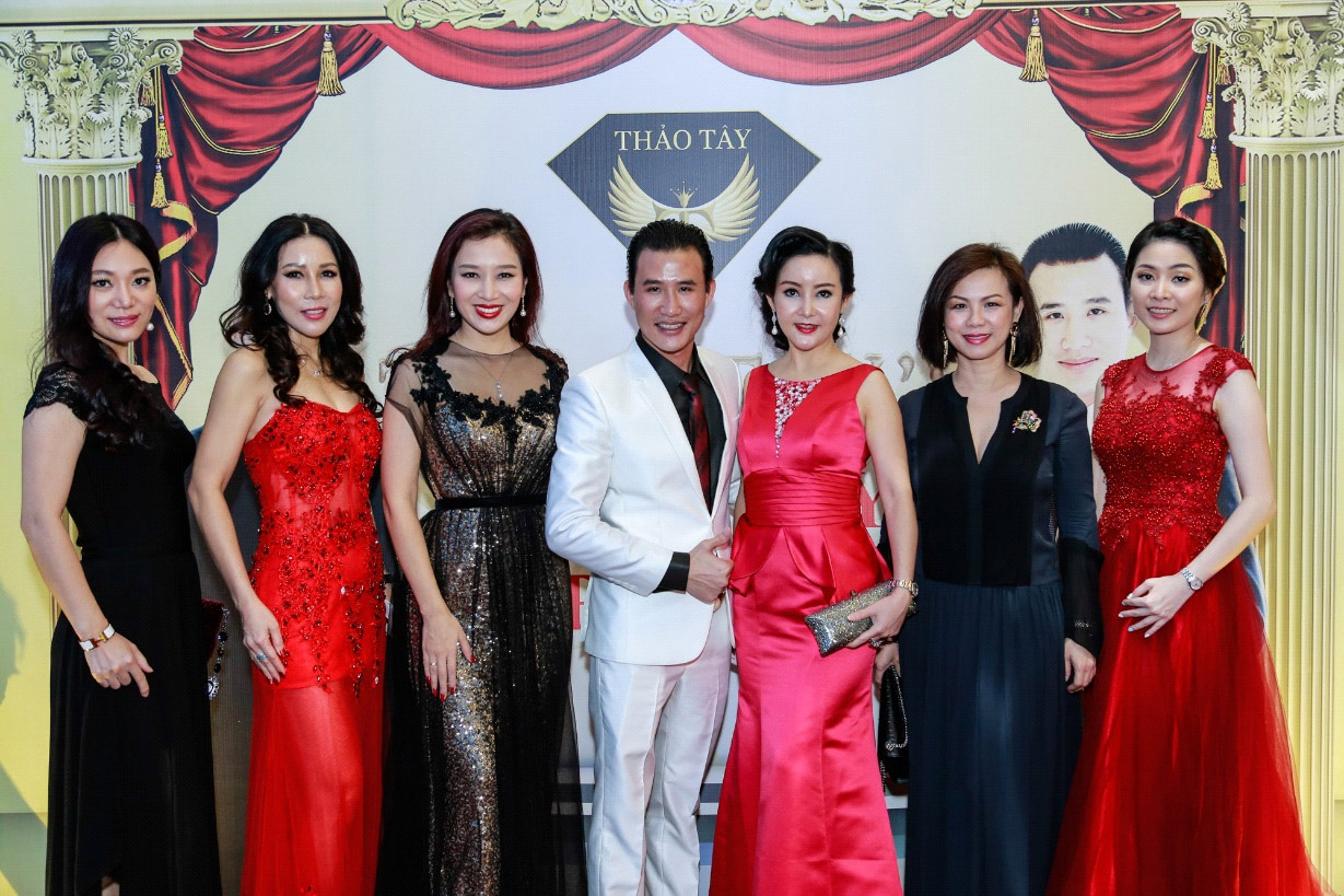 Top 5 Hoa hậu Quý bà các nước cùng anh Thảo Tây tại sự kiện