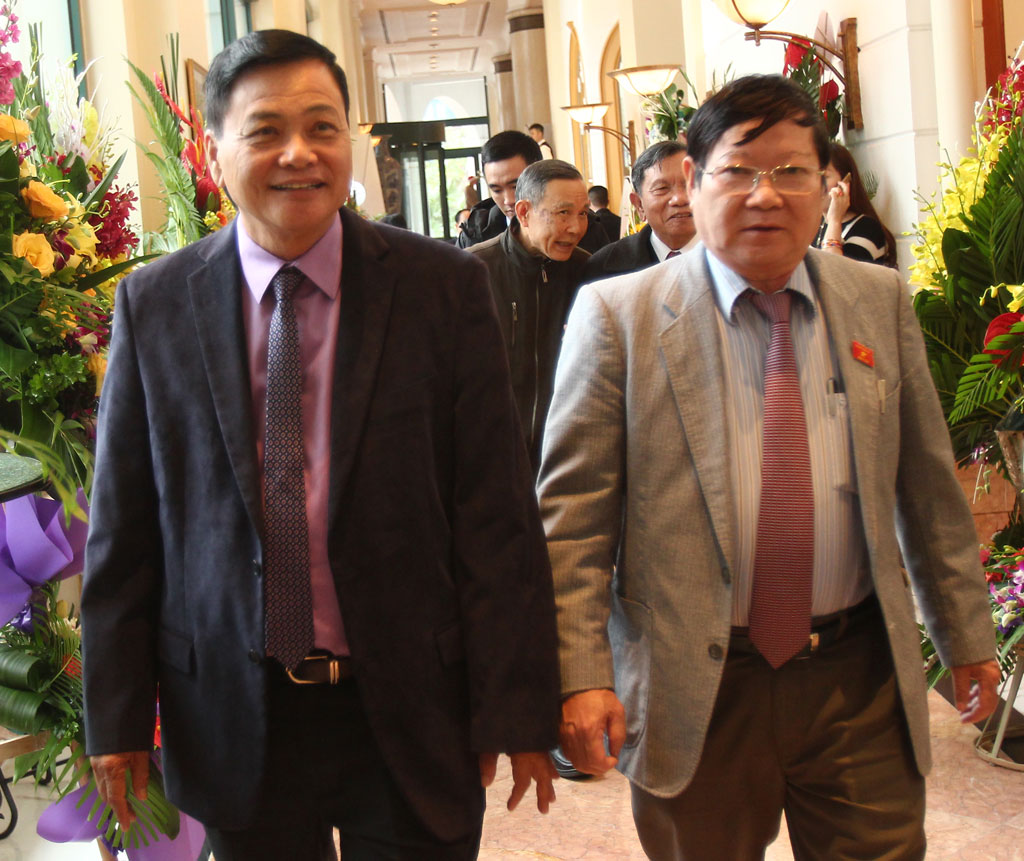 Ông Nguyễn Công Khế và ông Lê Như Tiến, Phó chủ nhiệm Ủy ban Văn hóa, Giáo dục, Thanh niên, Thiếu niên và Nhi đồng của Quốc hội