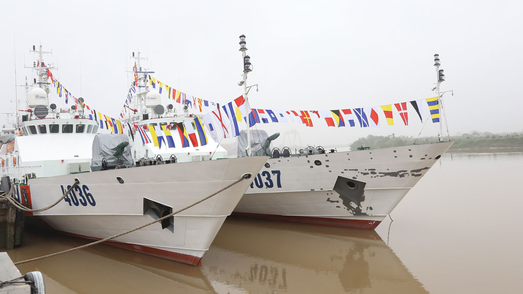 Tàu tuần tra cao tốc TT-400 chiếc số 6, 7 (số hiệu 4036, 4037) Công ty đóng tàu Hồng Hà bàn giao cho lực lượng Cảnh sát biển.