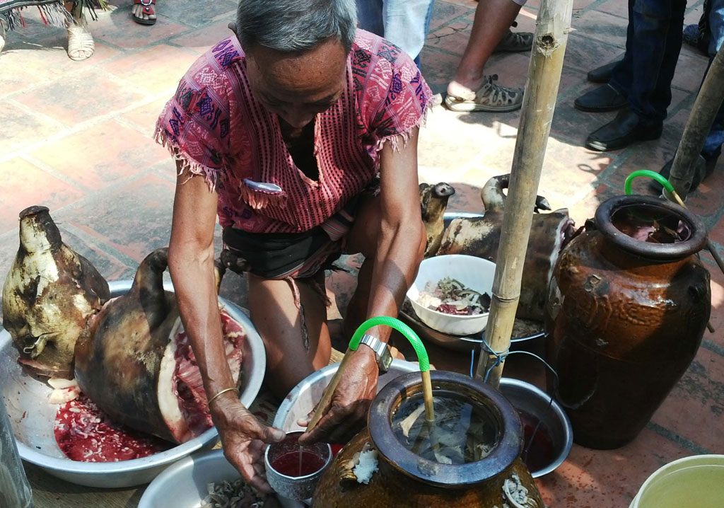 Đồ lễ chuẩn bị cúng voi.