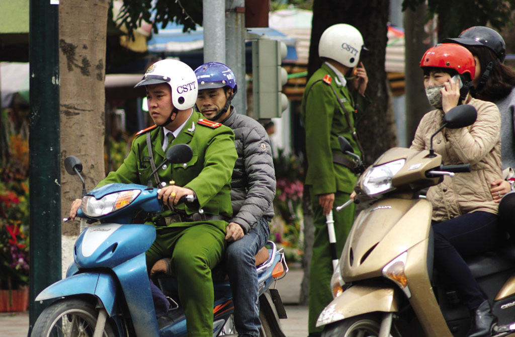 Đa số phải về nơi xử lý của Công an Q.Hồng Bàng, Hải Phòng trước bằng chứng từ video