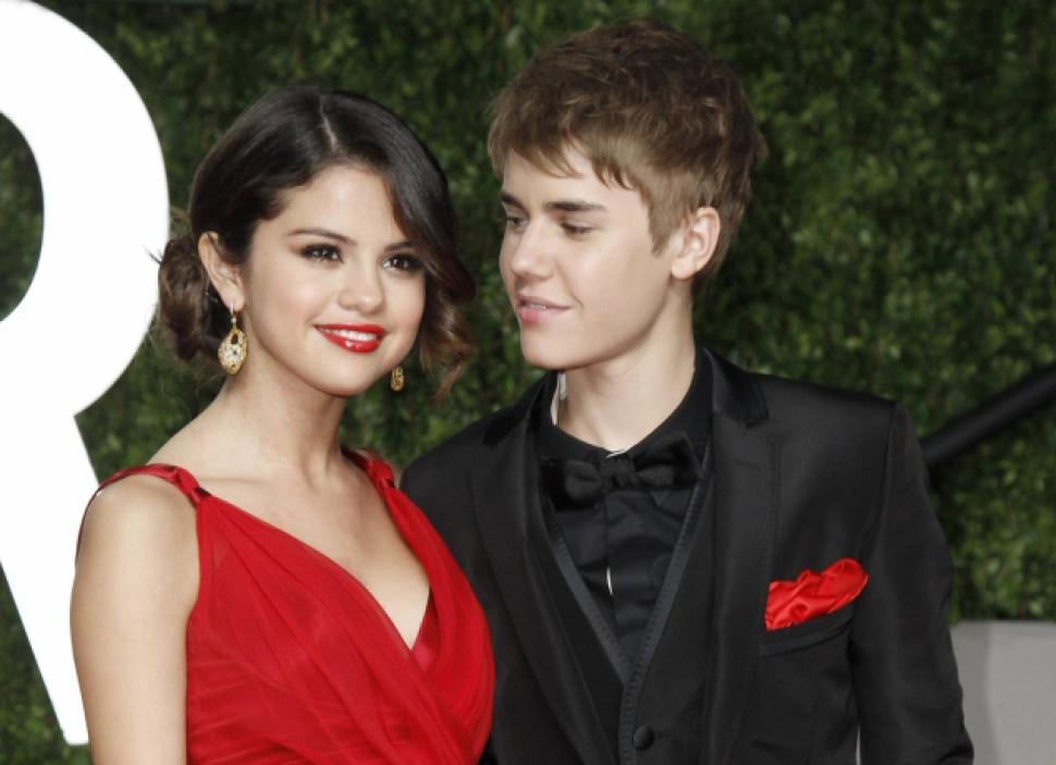 Justin Bieber và Selena Gomez thời còn mặn nồng - Ảnh: Reuters