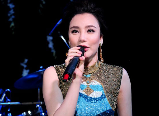 Hồ Quỳnh Hương cho biết cô trở lại nhờ sự động viên từ người thân trong gia đình và người hâm mộ, cũng như sẵn sàng trước thị trường âm nhạc nhiều thay đổi sau 5 năm