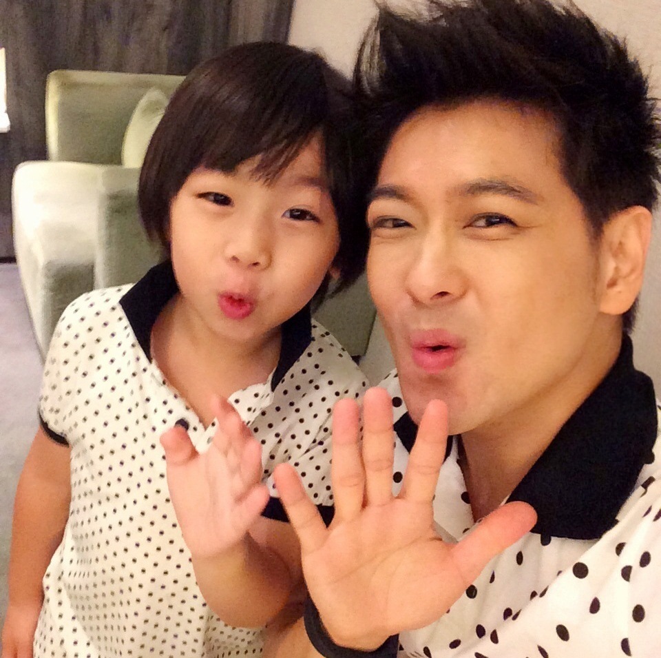 Bé Kimi, con trai Lâm Chí Dĩnh trở thành em bé được săn đón nhất Trung Quốc sau chương trình ‘Bố ơi, mình đi đâu thế?’ - Ảnh: Weibo NV