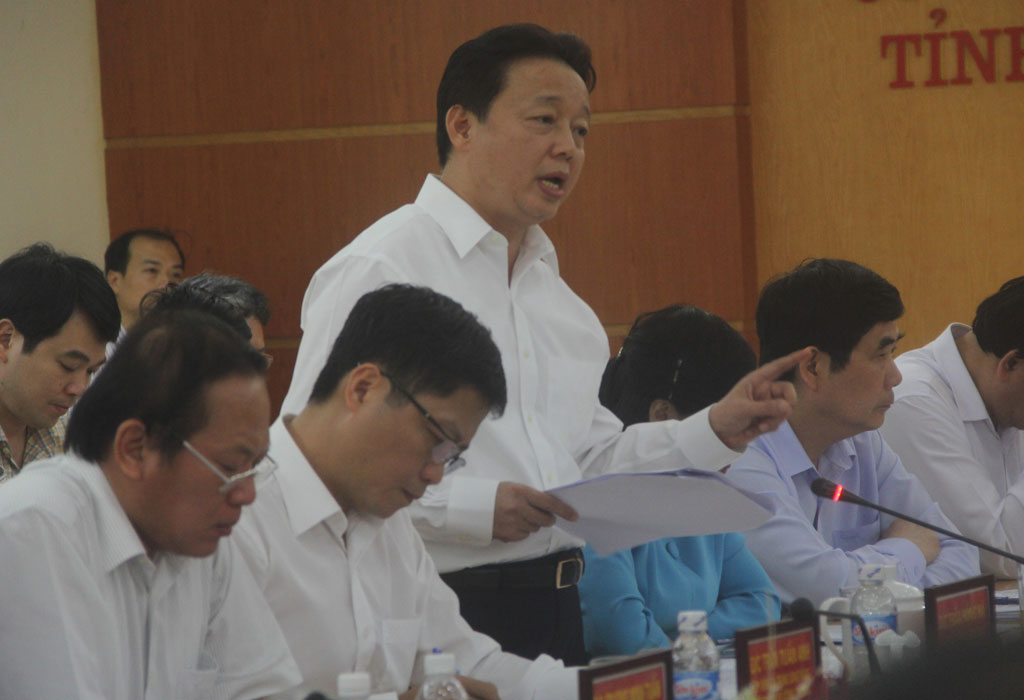 Bộ trưởng Tài nguyên - Môi trường Trần Hồng Hà báo cáo tại cuộc họp Ảnh: Khánh Hoan
