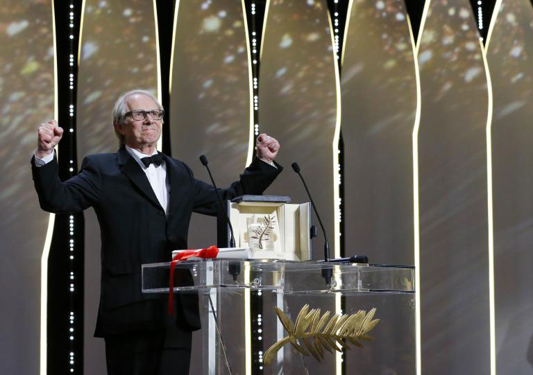 Đạo diễn Ken Loach hạnh phúc với Cành Cọ Vàng thứ 2 trong sự nghiệp - Ảnh: Reuters